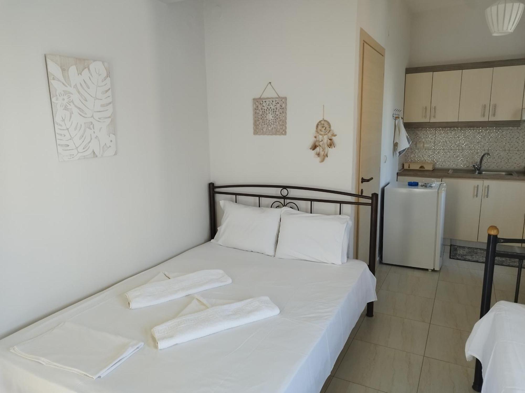 Christa'S Studio Apartment Nikiti  Exterior foto